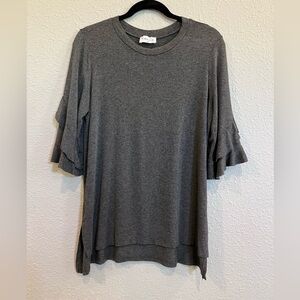 Amelia gray ruffle sleeve top size medium